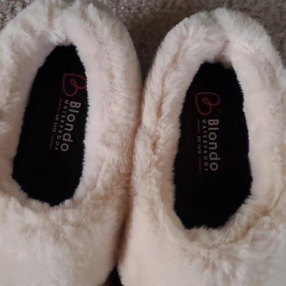 Blondo Waterproof Slip-ons - Picture 6 of 8